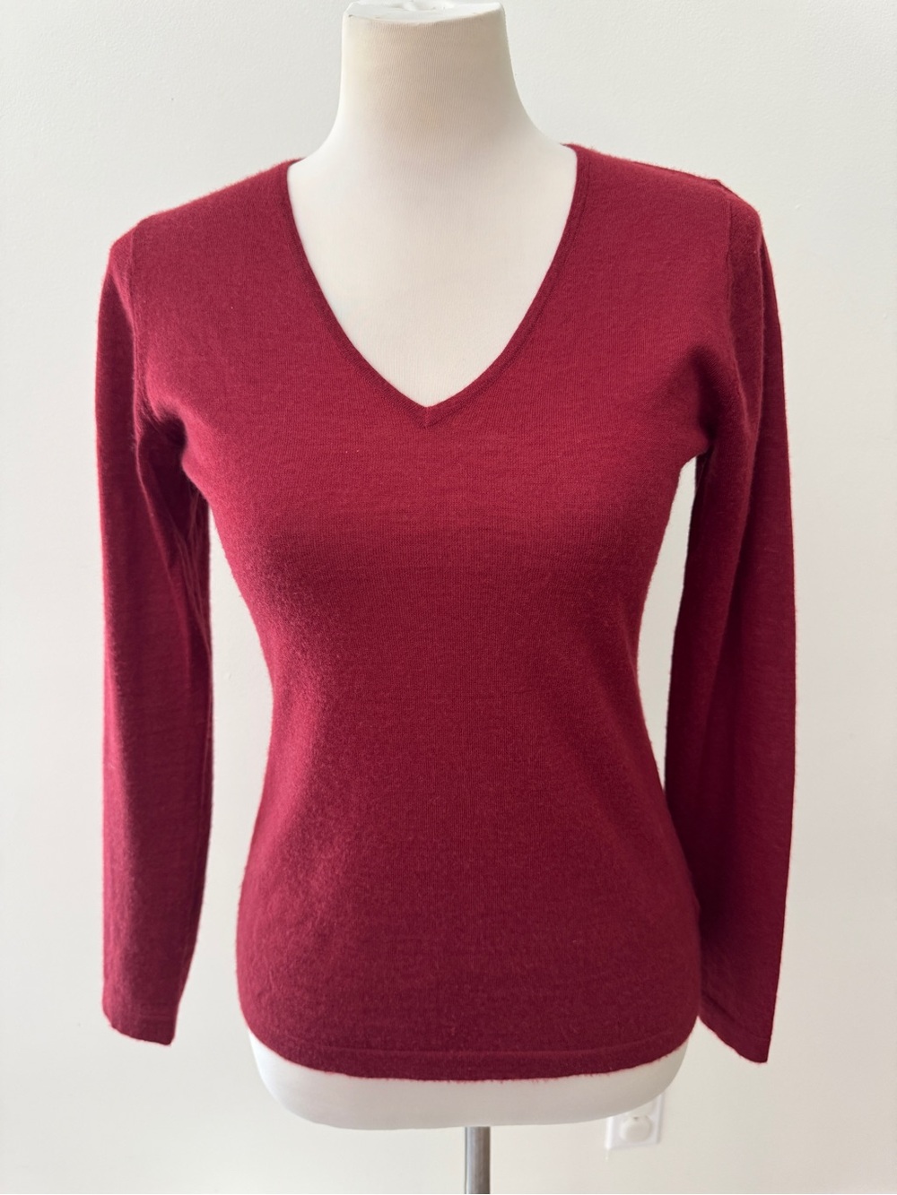 N.Peal London 100% Cashmere V-Neck Sweater Women’s Small Burgundy Top